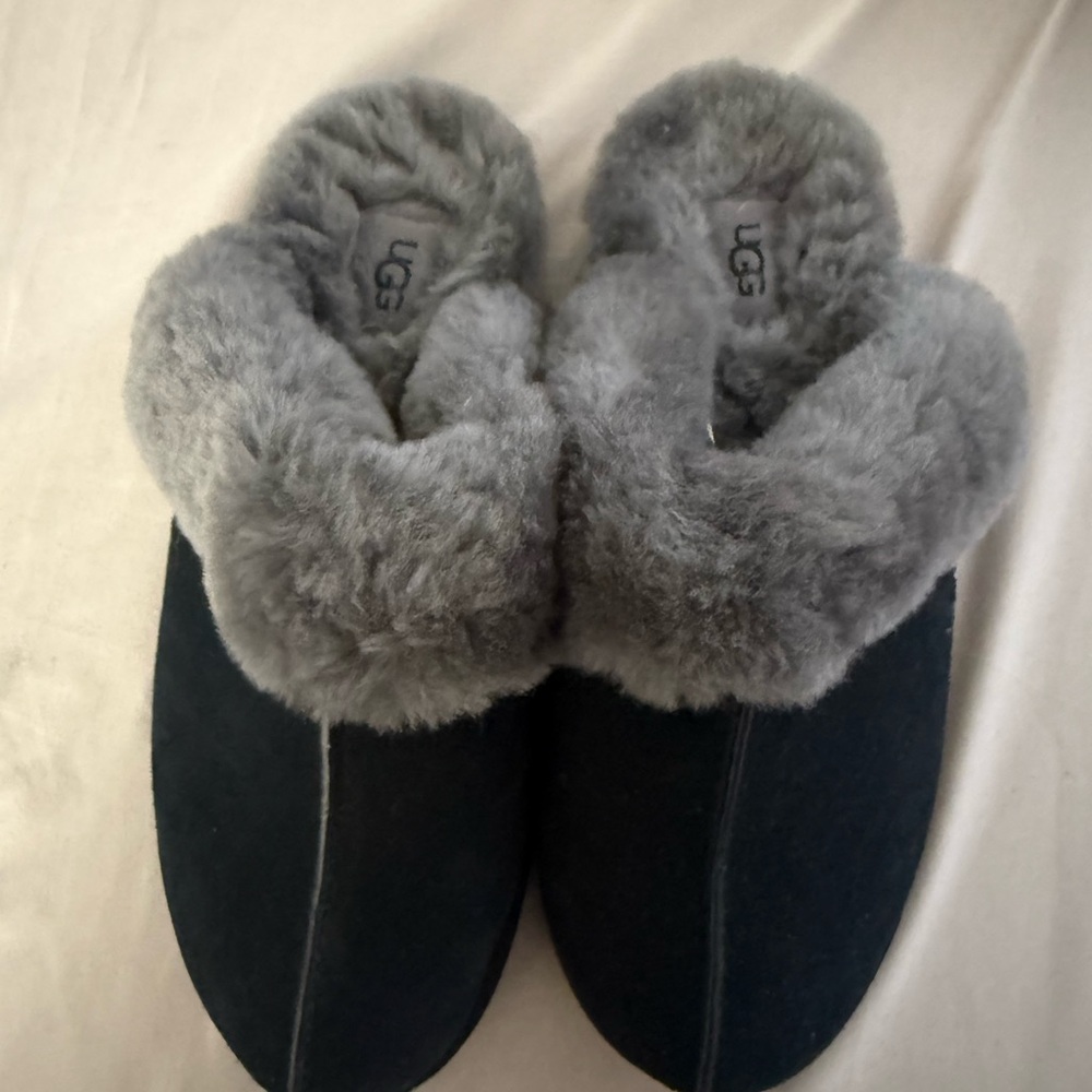 UGG Women's Cozy Black and Gray Slippers